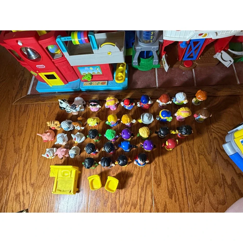 TESTED WORKS - Lot of Little People and Structures Including DC Comic Characters